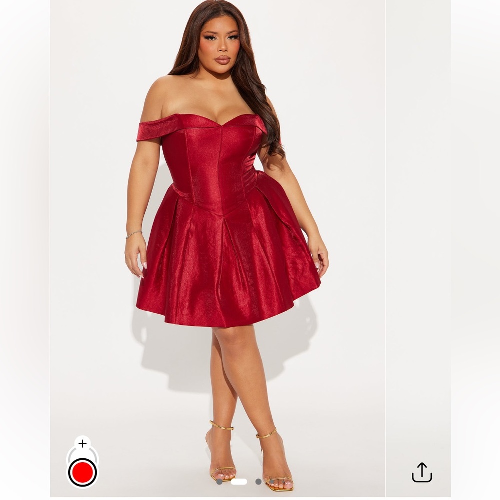 Never worn just tried on throw me an offer. It’s off shoulder size 1x